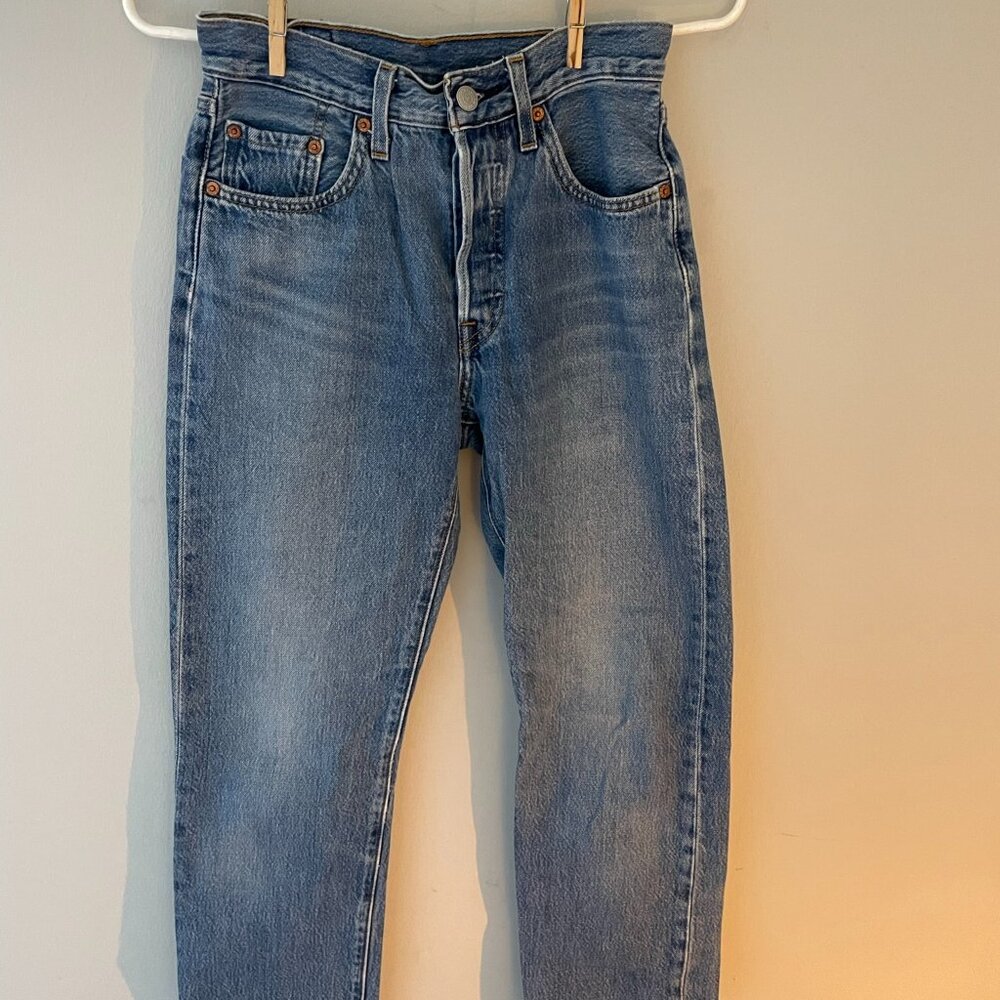 Women's Vintage Levi's 501 Red Tab Button Fly W24" Medium Light Wash